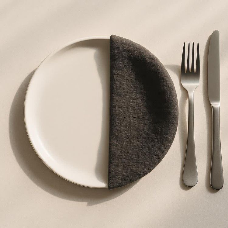 Icon showing a circle split into light and dark segments representing fasting windows