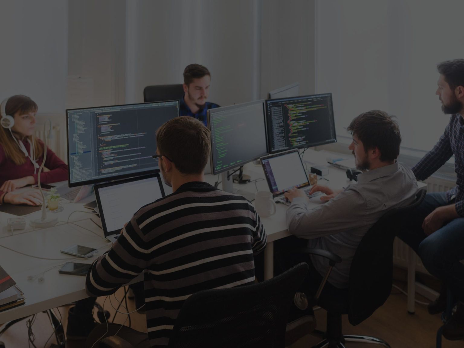 CoverShort: Software Developer Team Working Mobile